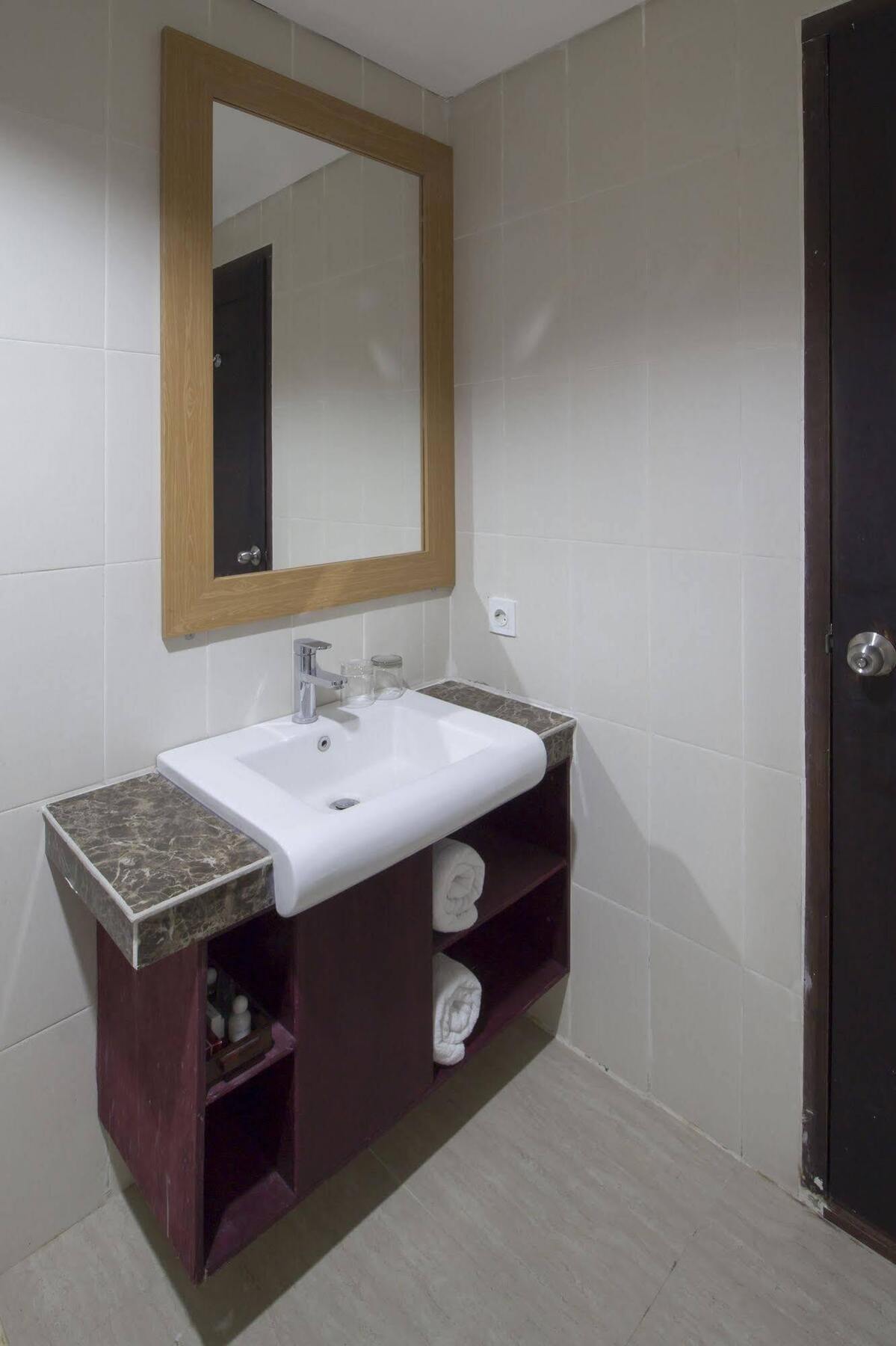 Grand Puri Saron Hotel Malioboro Yogyakarta Exteriör bild