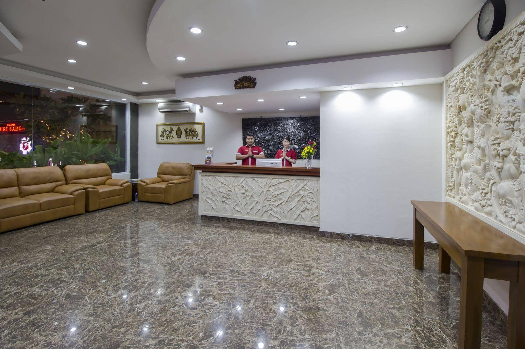 Grand Puri Saron Hotel Malioboro Yogyakarta Exteriör bild
